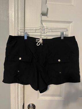 Tropical Escape Black Women's Drawstring Pocket Swim Shorts